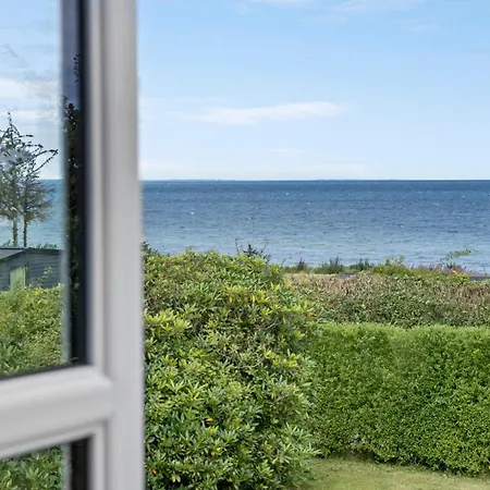 Gorgeous In With Jacuzzi Holiday home *