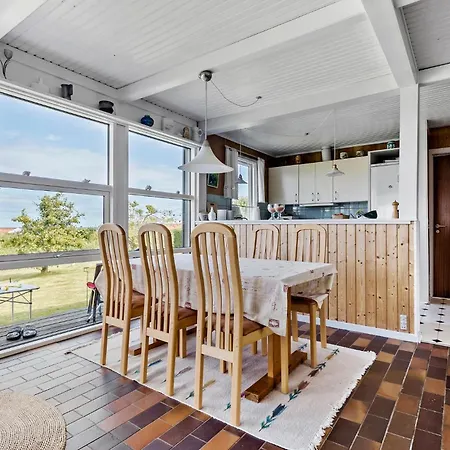 Gorgeous In With Jacuzzi Holiday home