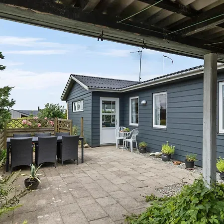 Gorgeous In With Jacuzzi Holiday home Allingabro