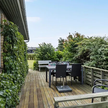 Gorgeous In With Jacuzzi Holiday home