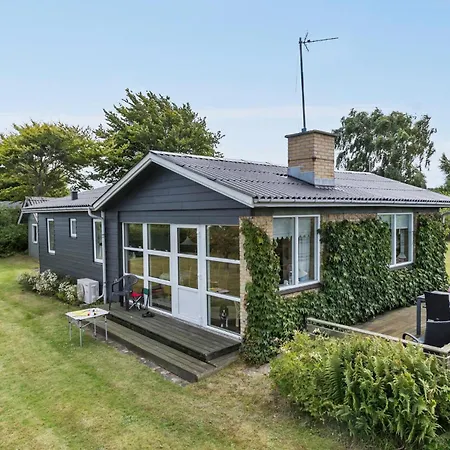 Gorgeous In With Jacuzzi Holiday home