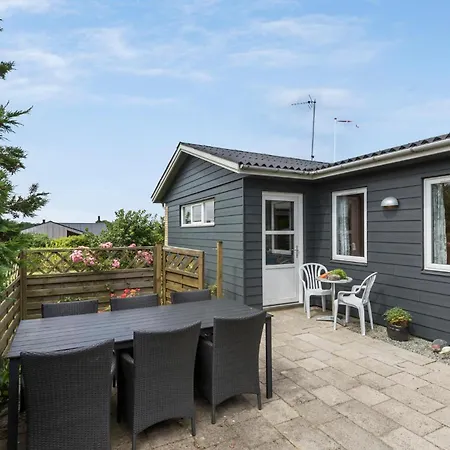 Gorgeous In With Jacuzzi Holiday home *