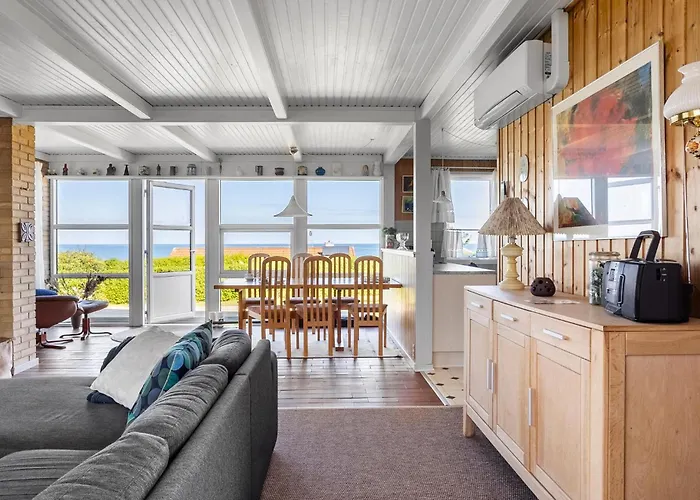 3 Bedroom Gorgeous In Holiday home *