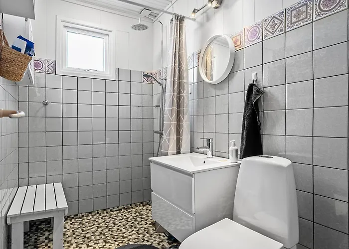 3 Bedroom Gorgeous In Holiday home Allingabro