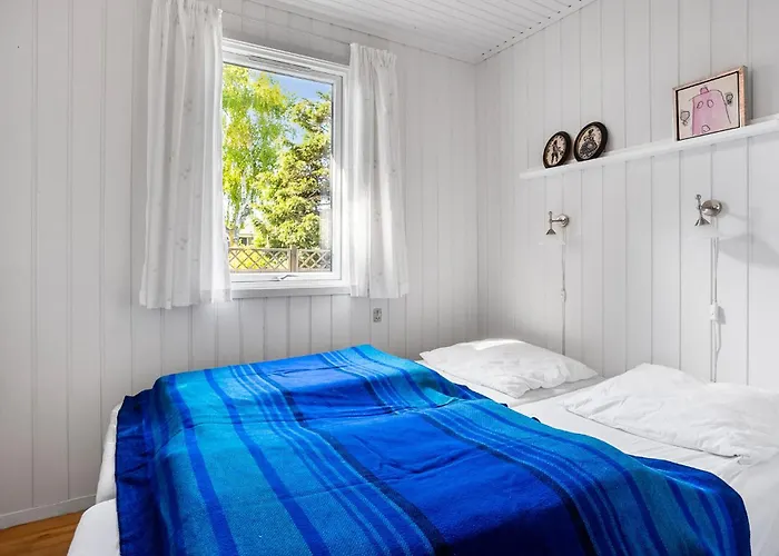 3 Bedroom Gorgeous In Holiday home Allingabro