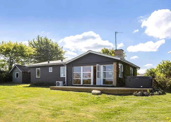 3 Bedroom Gorgeous In * Allingabro