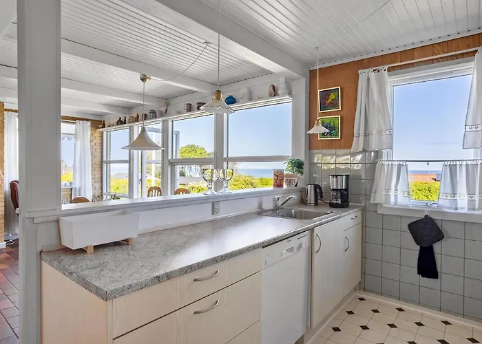 3 Bedroom Gorgeous In Holiday home