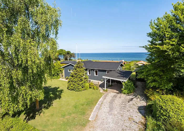 3 Bedroom Gorgeous In Holiday home Allingabro